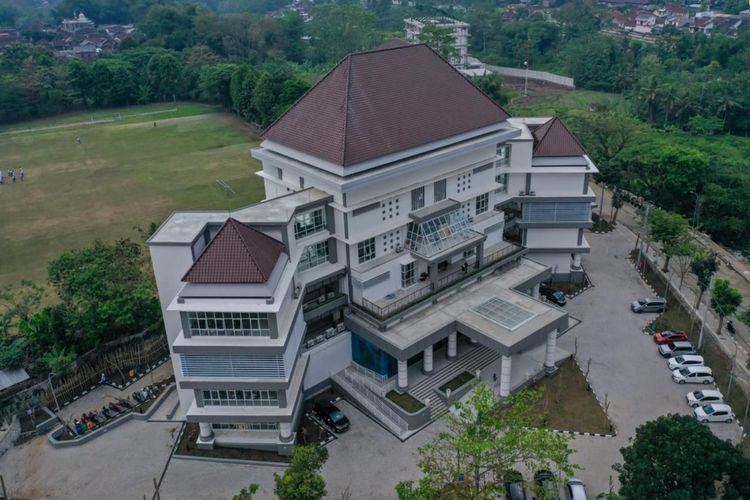 Gedung baru Kampus Sidotopo Universitas Tidar di Magelang, Jawa Tengah.