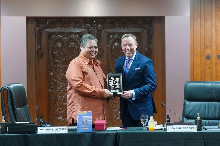 Menteri Koordinator Bidang Perekonomian (Menko Perekonomian) Airlangga Hartarto menerima kunjungan Delegasi European Union - ASEAN Business Council (EU-ABC) di Jakarta, Rabu (5/2/2024). 