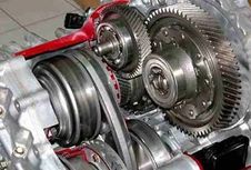 Kapan Sebaiknya Ganti Oli Transmisi Mobil Matik? 