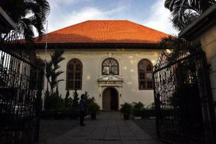 Gereja Sion dikenal juga dengan nama Portugeesche Buitenkerk atau Gereja Portugis terletak di Jalan Pangeran Jayakarta, Jakarta Barat. Pembangunan Gereja dimulai pada tahun 1693 dan diresmikan 1695.  