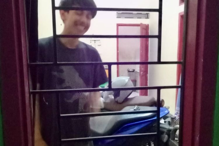 Pemuda yang terkunci di kamarnya sendiri selama dua hari di Lampung Selatan.