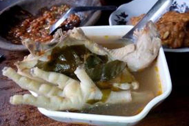 Jangan Uyah Asem, makanan rumahan masyarakat Banyuwangi, Jawa Timur.