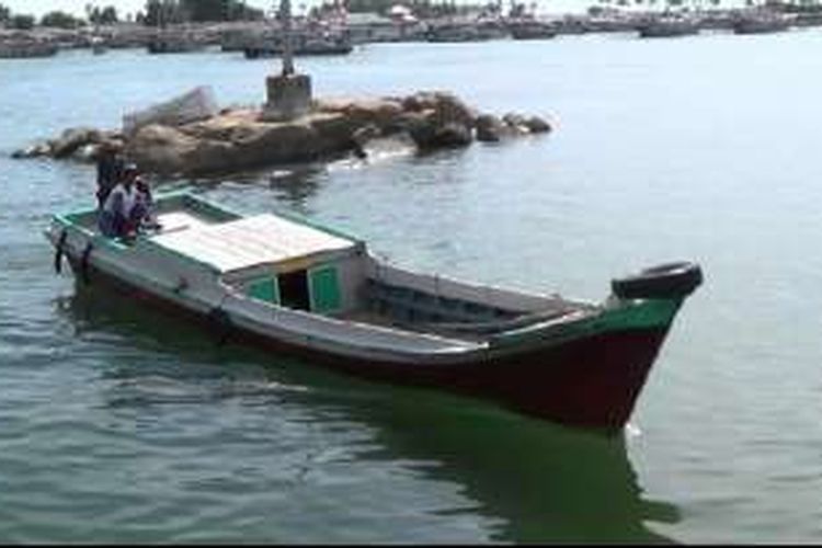 Kehidupan warga di tepi laut Kecamatan Pulau Pongok, Provinsi Bangka Belitung.