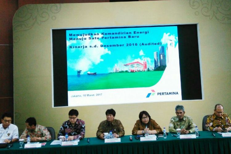 Konferensi pers kinerja PT Pertamina (Persero) tahun 2016 di Kantor Pusat Pertamina, Jakarta, Kamis (16/3/2017).