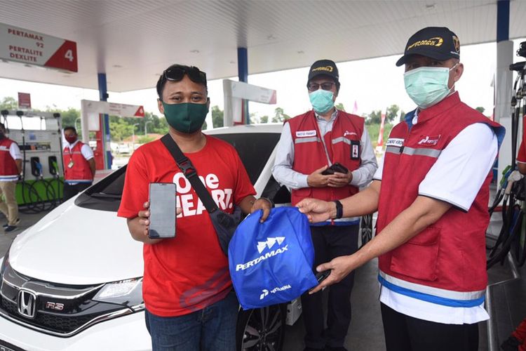 Pertamina berikan bingkisan APD dan perlengkapan kesehatan serta cashback berupa saldo LinkAja. 