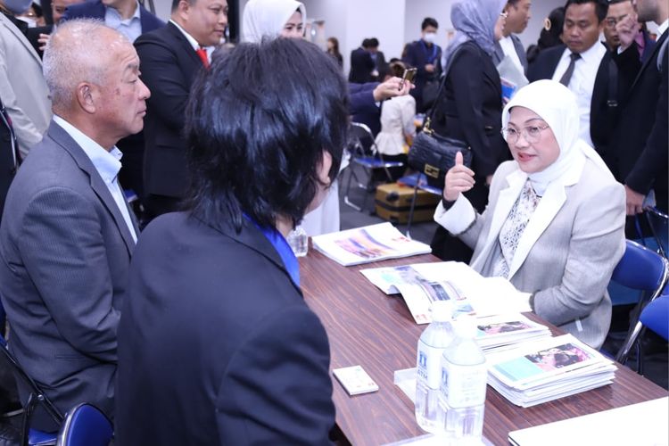 Menteri Ketenagakerjaan (Menaker) Ida Fauziyah dalam acara Business Matching Penyelenggara Pemagangan Luar Negeri dengan Supervising Organization, di Kota Nagoya, Jepang, Selasa (7/11/2023).
