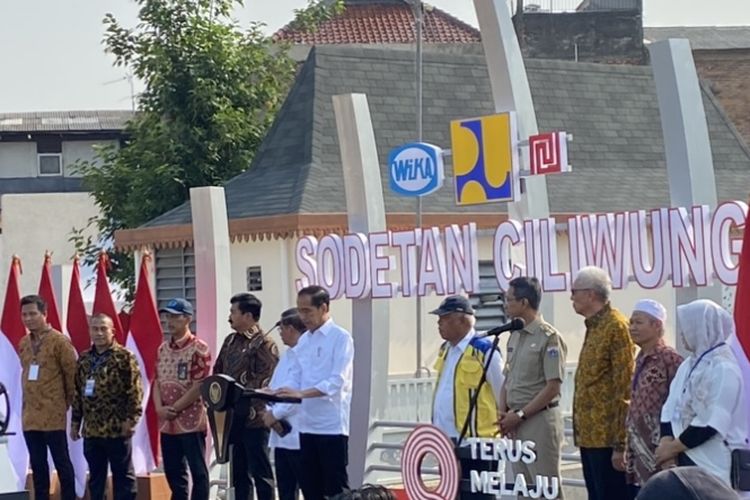 Presiden Joko Widodo atau Jokowi meresmikan Sodetan Ciliwung yang berlokasi di Kelurahan Bidara Cina, Jakarta Timur pada Senin (31/7/2023).