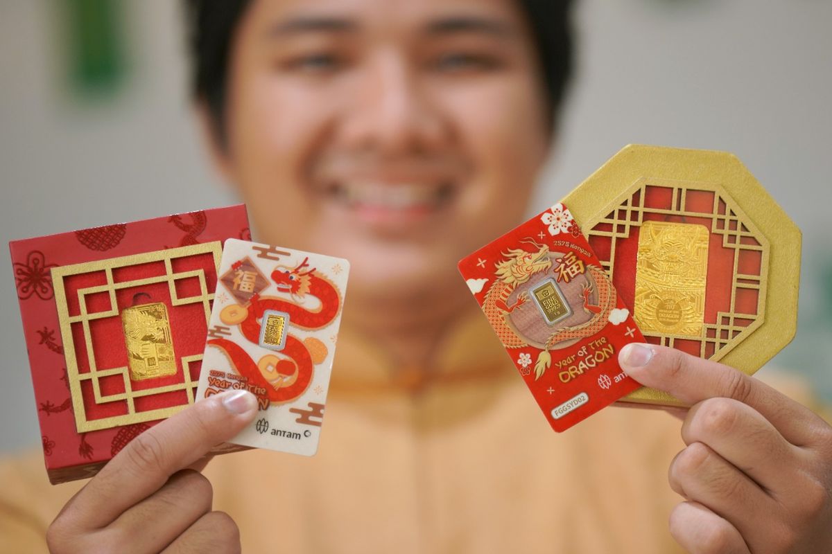 Produk emas batangan bertema Imlek Shio Naga untuk menyambut perayaan Imlek Tahun 2024 Masehi/2575 Kongzili dari PT Aneka Tambang Tbk (Antam).