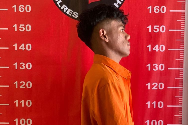 Polisi menangkap pemuda inisial SS (22) karena terlibat dalam sindikat pencurian besi jembatan di Kabupaten Humbang Hasundutan (Humbahas), Sumatera Utara. SS diringkus pada Senin (3/3/2025) atau 4 bulan setelah dia menjadi buronan polisi.