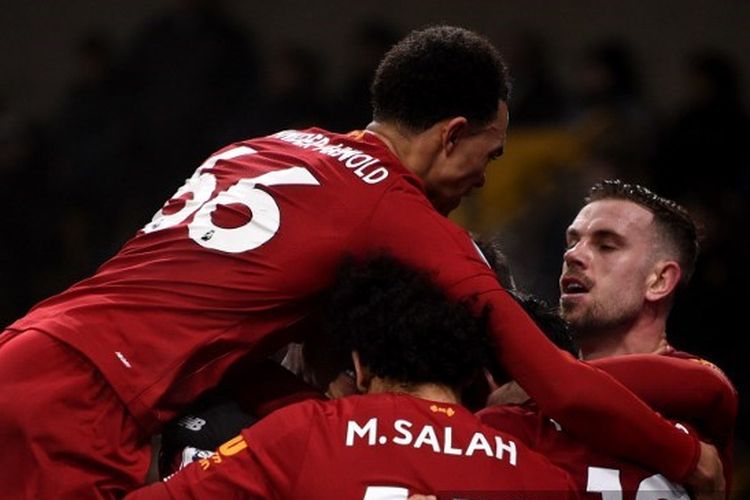 Trent Alexander-Arnold, Mohamed Salah, dan Jordan Henderson pada laga Wolverhampton Wanderers vs Liverpool dalam lanjutan pekan ke-24 Liga Inggris 2019-2020.