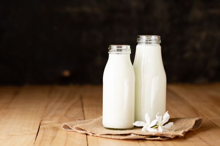 Susu, salah satu makanan penyebab jerawat