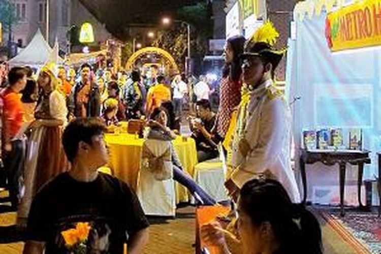 Festival Kota Lama Semarang yang bertajuk Pasar Malam Sentiling 2014 dibuka di kawasan Kota Lama Semarang, Jawa Tengah, Jumat (19/9/2014) malam, oleh Menteri Pariwisata dan Ekonomi Kreatif Mari Elka Pangestu. Pasar Malam Sentiling digelar dalam rangka memperingati 100 tahun Koloniale Tentoonstelling 1914 di Semarang, salah satu dari 10 pameran terbesar di dunia pada 1910-1920. 