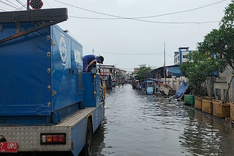 Banjir rob melanda Muara Angke, Pluit, Penjaringan, Jakarta Utara pada Jumat (25/11/2022). Kini, banjir rob telah kembali surut. 