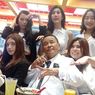 Ketika Hotman Paris Umbar Kemesraan Makan Ramen Bareng Beberapa Aspri...