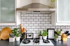 Ini Alasan Perlu Memasang Backsplash Dapur