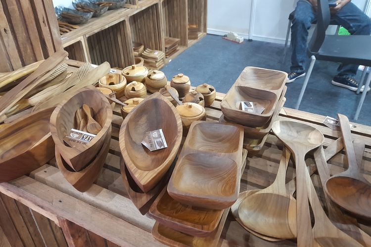 Peralatan makan kayu milik Qya Home Decor, sudah ekspor ke Amerika dan Eropa. 