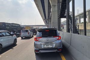 Macet Parah Tol Cikampek Km 15-24, Perjalanan 1 Km Ditempuh 15 Menit