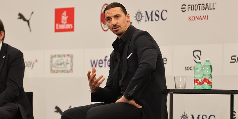 Zlatan Ibrahimovic dalam sebuah sesi konferensi pers di sentra latihan AC Milan, Milanello, pada 13 Juni 2024. (Photo by Vincenzo Lombardo/AC Milan via Getty Images)