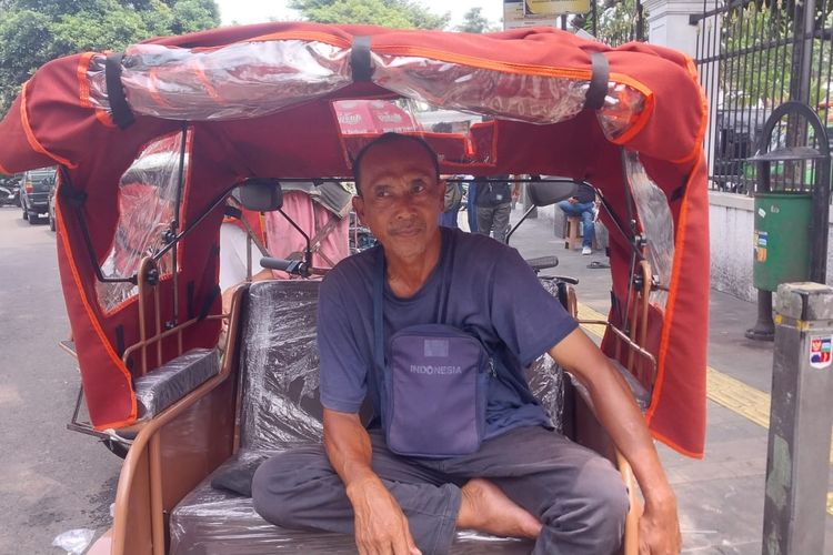 30 Tahun Kayuh Becak di Bogor, Kini Ata Narik Gas Becak Listrik Sambil Kerja Serabutan