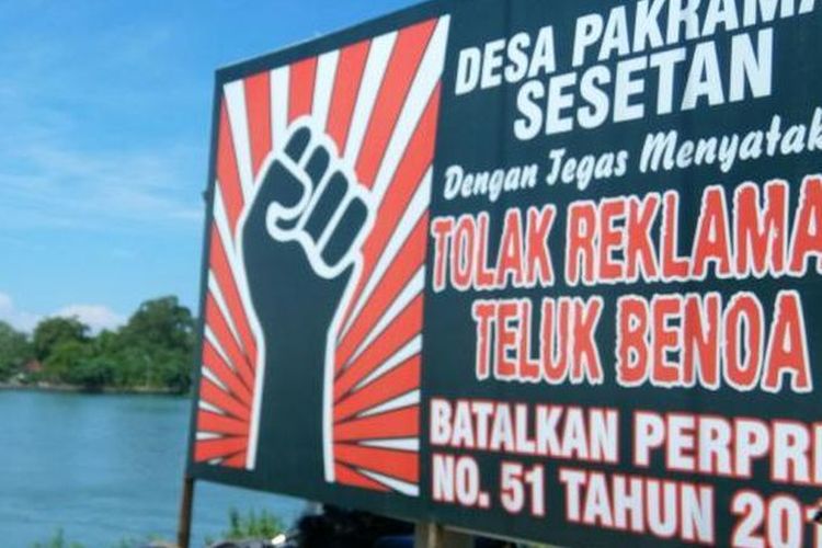 Baliho tolak reklamasi Teluk Benoa yang dipasang di Jalan Pulau Serangan Denpasar.
