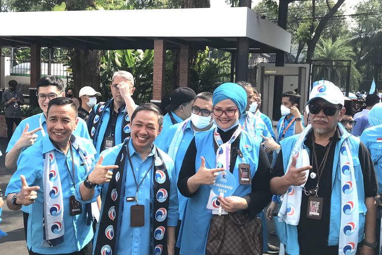 Pengurus Partai Gelombang Rakyat Indonesia (Gelora) tiba di kantor Komisi Pemilihan Umum (KPU) RI, Jakarta Pusat untuk mendaftar sebagai calon peserta Pemilihan Umum (Pemilu) 2024, Minggu (7/8/2022).