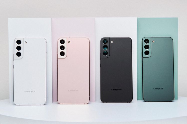 Samsung Galaxy S22 Plus hadir dalam empat pilihan warna, yaitu Phantom White, Pink Gold, Phantom Black, dan Green.