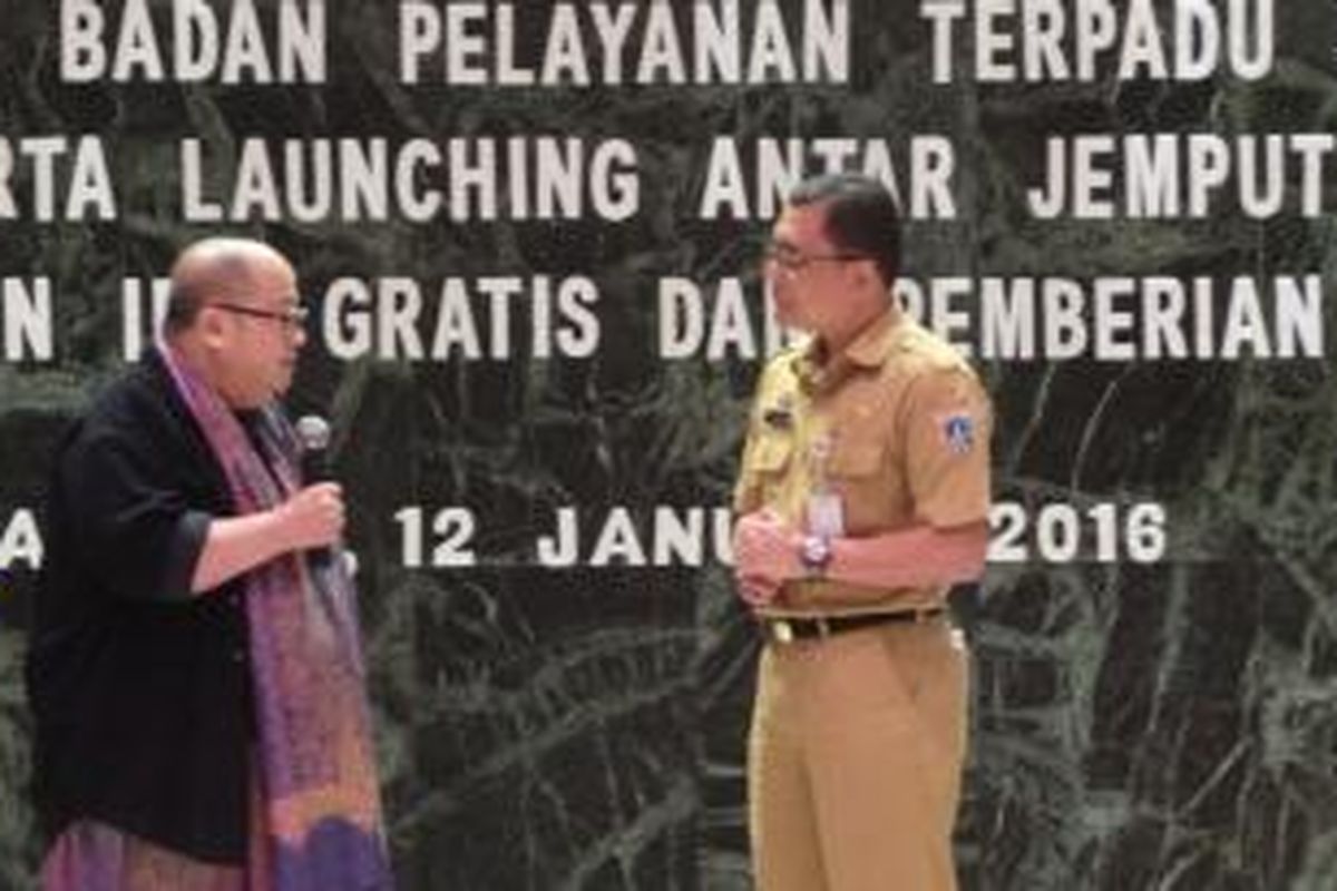 Badan Pelayanan Terpadu Satu Pintu (BPTSP) DKI pecahkan rekor Museum Rekor Dunia Indonesia (MURI). Pendiri MURI Jaya Suprana bersama Kepala BPTSP DKI Edy Junaedi Harahap, di Balai Kota, Selasa (12/1/2016).