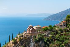 Gunung Athos, Wanita Dilarang Masuk ke Sini