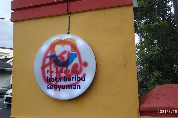 Salah satu tugu di Pangkalpinang yang menjadi sasaran aksi vandalisme.