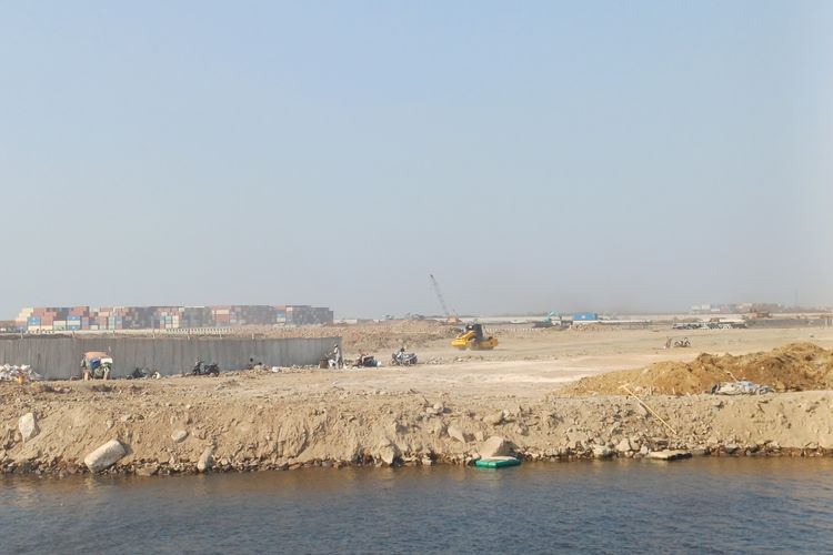 Warga Cilincing Jakut Keluhkan Bau Diduga Batu Bara, Disebut Bikin Mata Perih dan Sesak