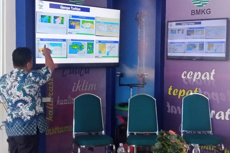 Koordinator Bidang Observasi dan Pemantauan BMKG Makassar, Jamroni dalam konferensi pers di kantornya, Jumat (3/3/2023).