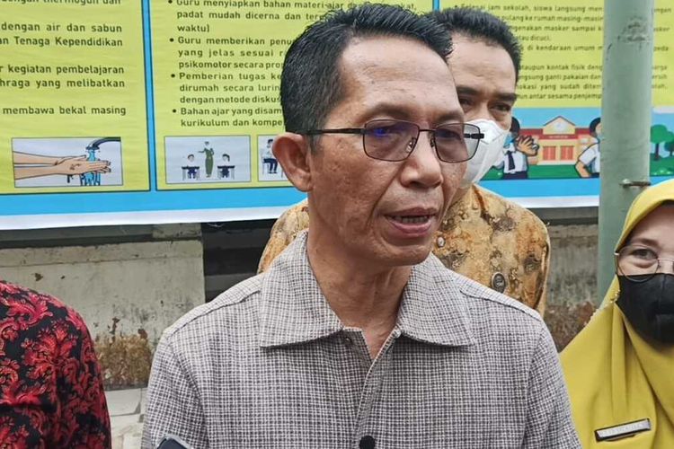 Wakil Wali Kota Batam Amsakar Ahmad saat memberikan keterangan kepada sejumlah wartawan beberapa waktu lalu. Saat ini dirinya menjalani isolasi mandiri larena terpapar corona.