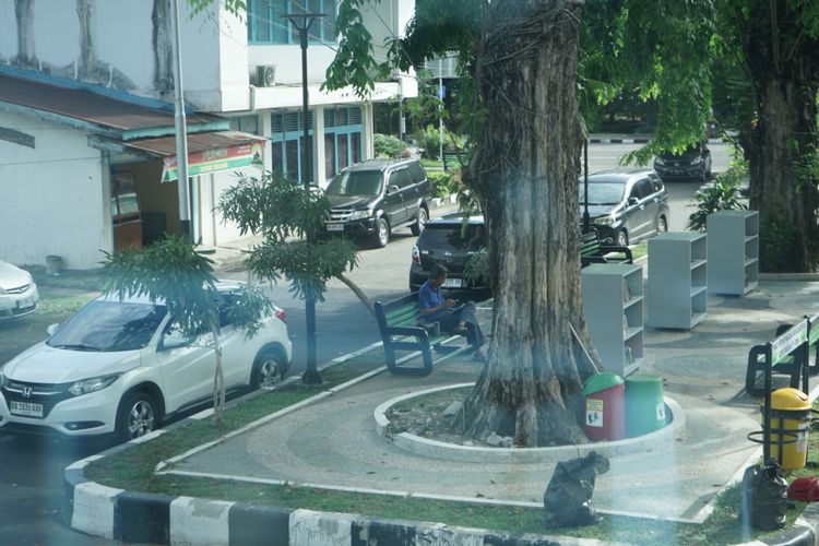 Mengatasi Ketertinggalan Literasi di Padang: Dari Akses Digital hingga Tren Taman Bacaan Luar Ruang