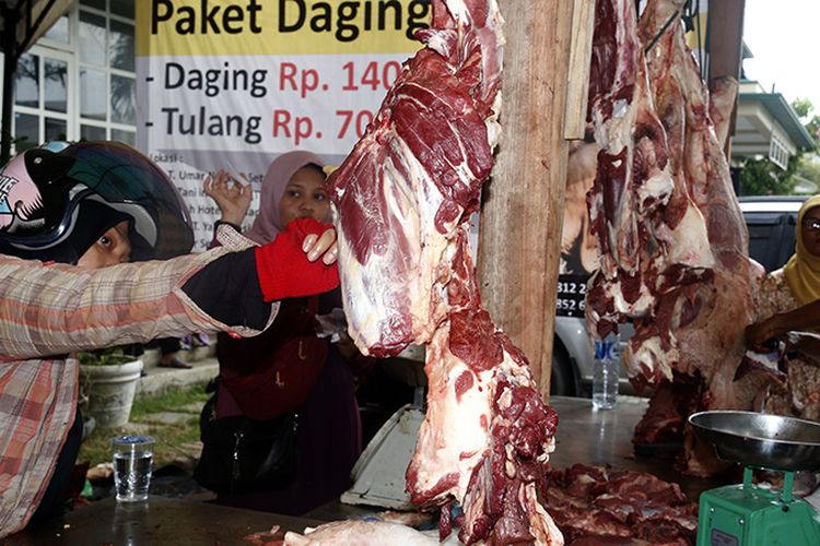 Pengusaha daging  dari Banda Malaka Utama membuka sejumlah lapak pasar daging dengan harga terjangkau oleh kalangan kamasyarakat ekonomi menengah ke bawah.
