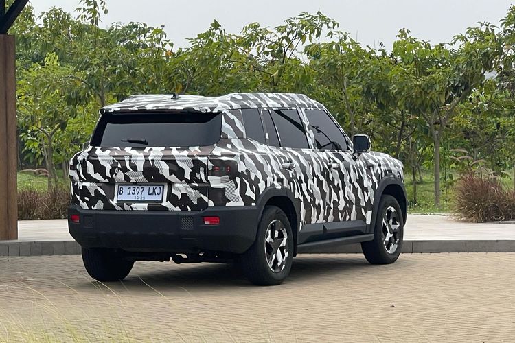 Mobil yang diduga Jetour T1 tertangkap kamera Kompas.com di PIK 2