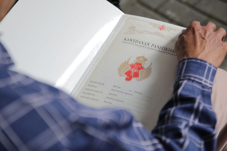 Serat kekancingan yang dikeluarkan Kawedanan Panitikisma sebagai bentuk izin pemanfaatan atas Tanah Kasultanan.