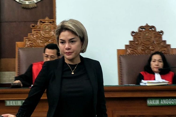 Nikita Mirzani saat menghadapi sidang perdana kasus dugaan penganiayaan terhadap Dipo Latief di Pengadilan Negeri Jakarta Selatan, Ampera, Senin (24/2/2020).