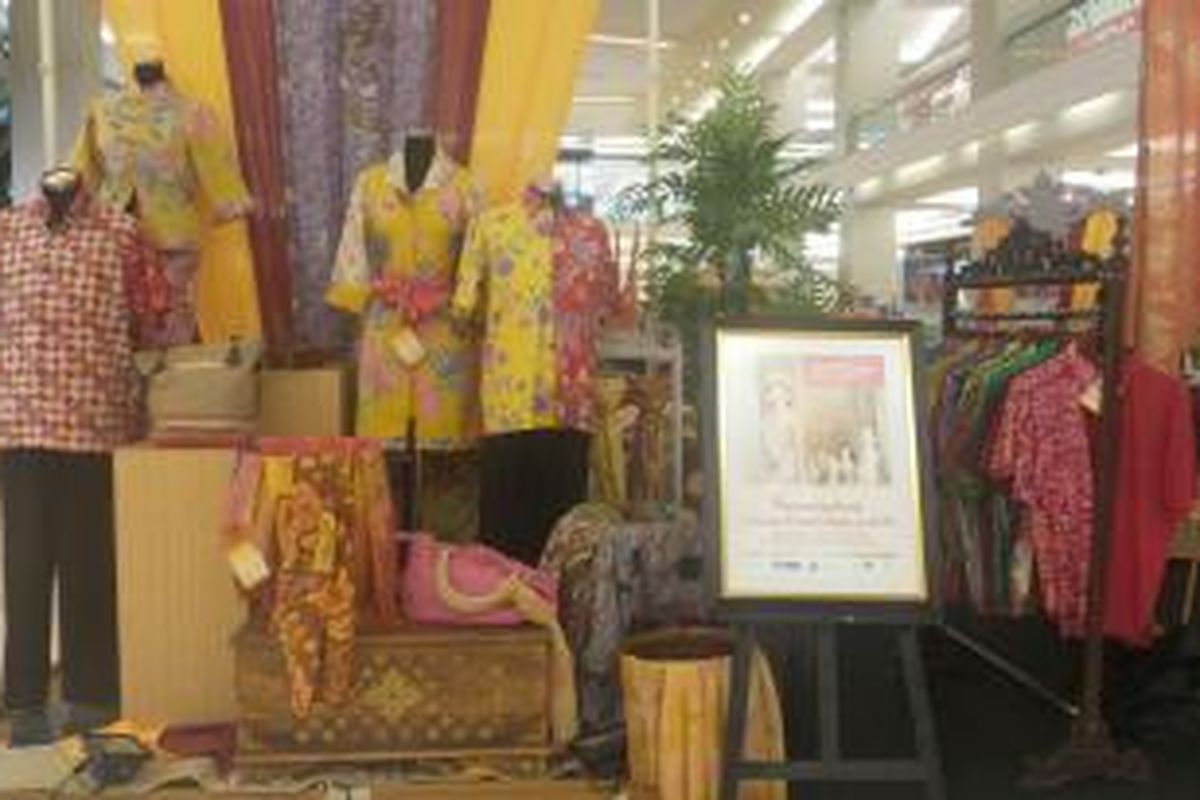 National Batik Day Celebration with Pendopo di Fashion Atrium Kota Kasablanka, Rabu (23/9/2015).