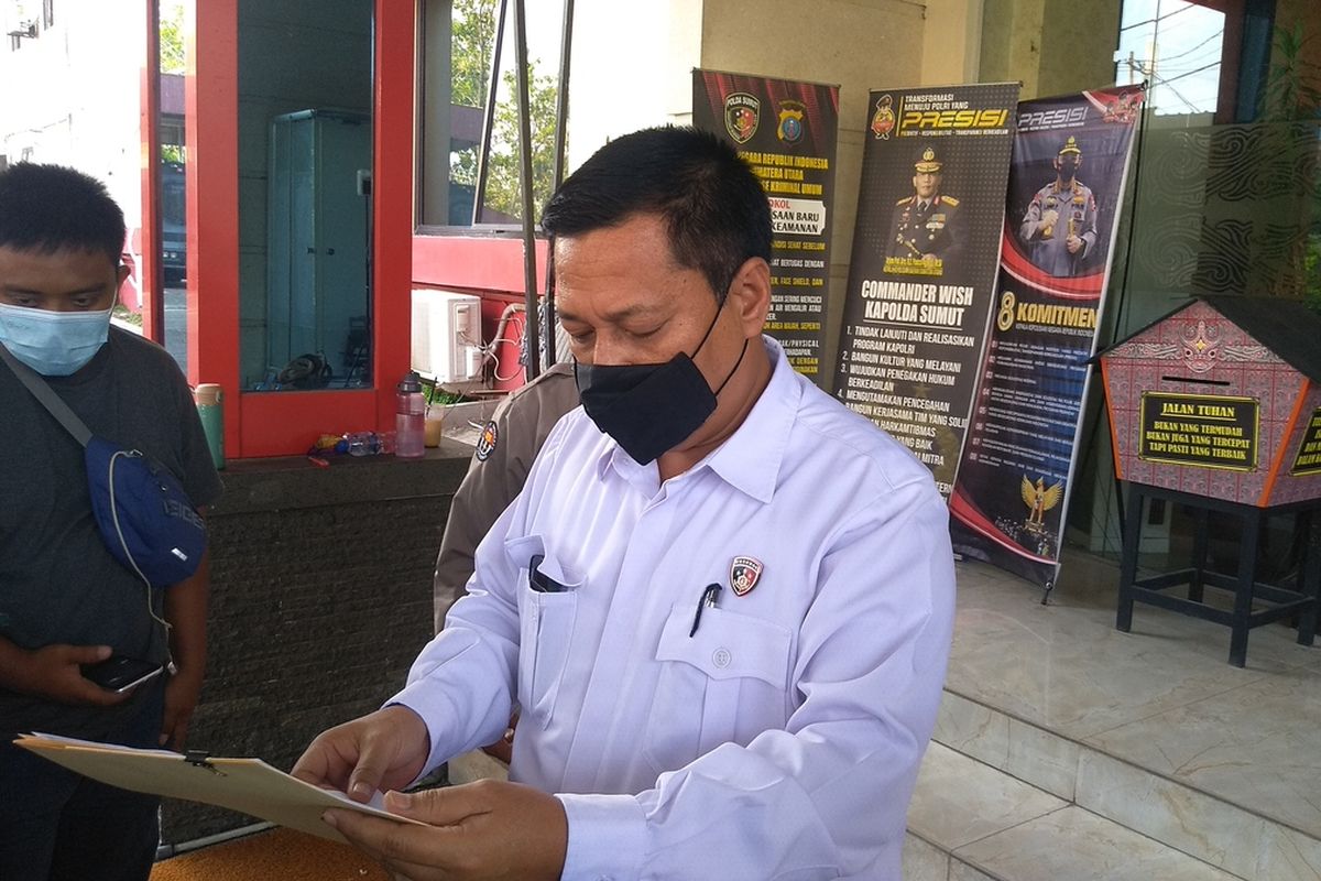 Direktur Reskrimum Polda Sumut, Kombes Pol Tatan Dirsan Atmaja pada Sabtu (26/3/2022) sore mengatakan 8 tersangka kasus kerangkeng manusia di rumah Bupati nonaktif Langkat, Terbit Rencana Perangin-angin tidak ditahan namun wajib lapor di Polda Sumut seminggu sekali.