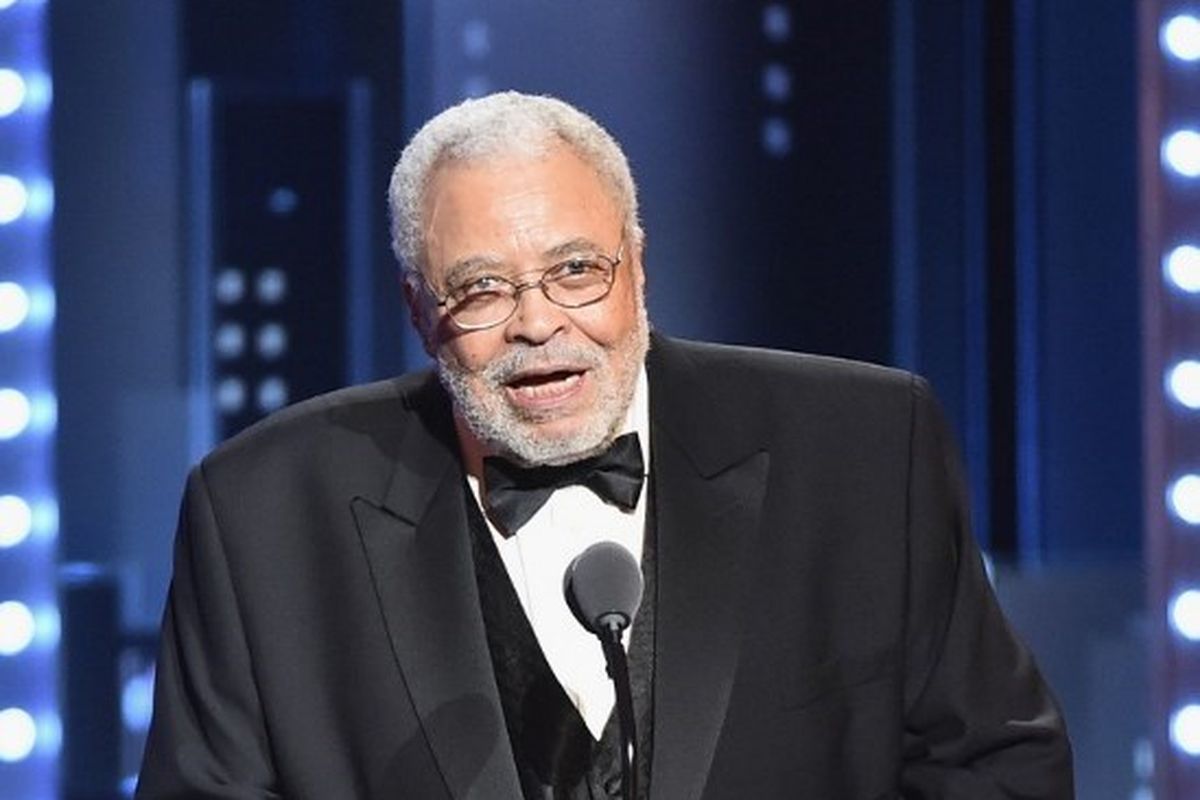 James Earl Jones menerima penghargaan  Lifetime Achievement di Tony Award, 11 Juni 2017.