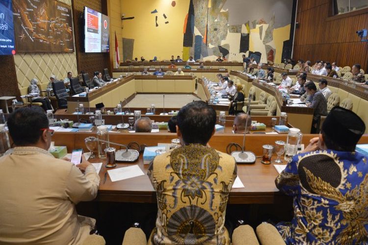 Rapat Dengar Pendapat (RDP) Komisi II DPR RI dengan Plt. Kepala BPIP beserta jajarannya, di Gedung Parlemen, Senayan, Jakarta, Senin (25/11/2019).
