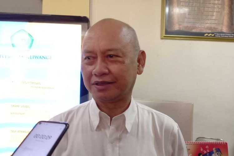 Nundang Busaeri terpilih sebagai Rektor Universitas Negeri Siliwangi (Unsil) Tasikmalaya pada pemungutan suara oleh anggota Senat dan Kemendikbud Ristek RI di Gedung Rektorat Unsil Tasikmalaya, Senin (14/3/2022).