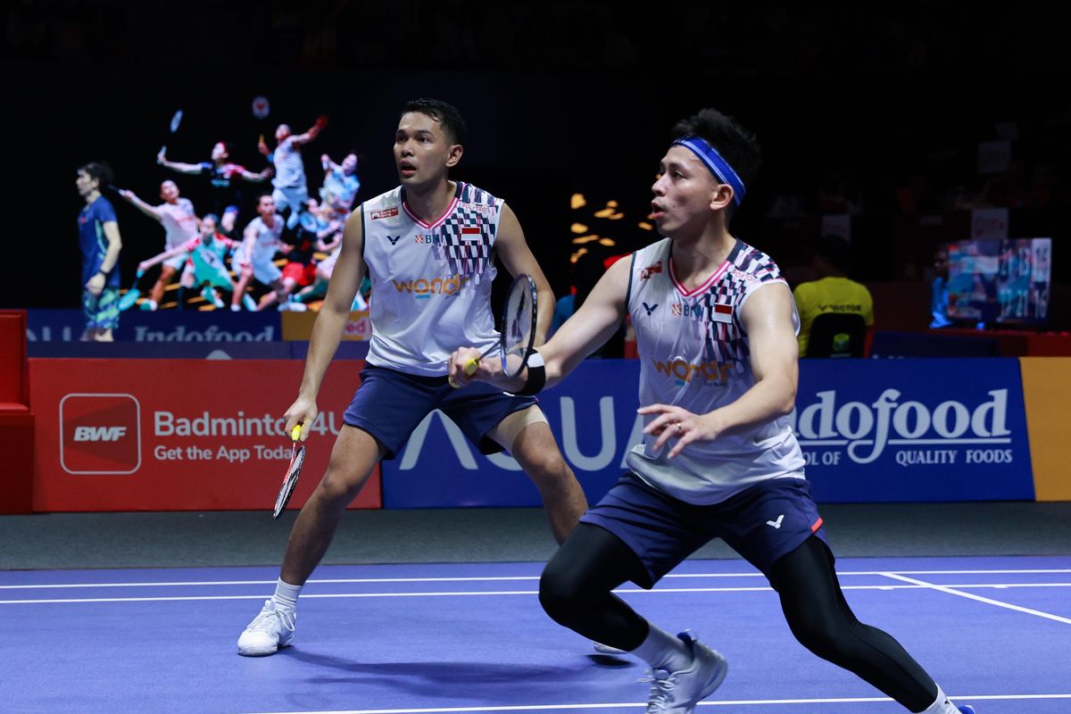 Fajar/Rian saat bertanding di babak 16 besar Indonesia Open 2025 melawan Chen Bo Yang/Liu Yi (China) di Istora Senayan, Jakarta, Kamis (5/6/2025).