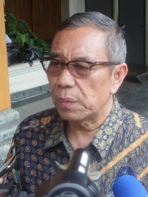 Sekretaris Jenderal Kementerian Agama Nur Syam usai rapat koordinasi terbatas terkait perkembangan kasus First Travel, di Kemenko Polhukam, Jakarta Pusat, Selasa (29/8/2017).