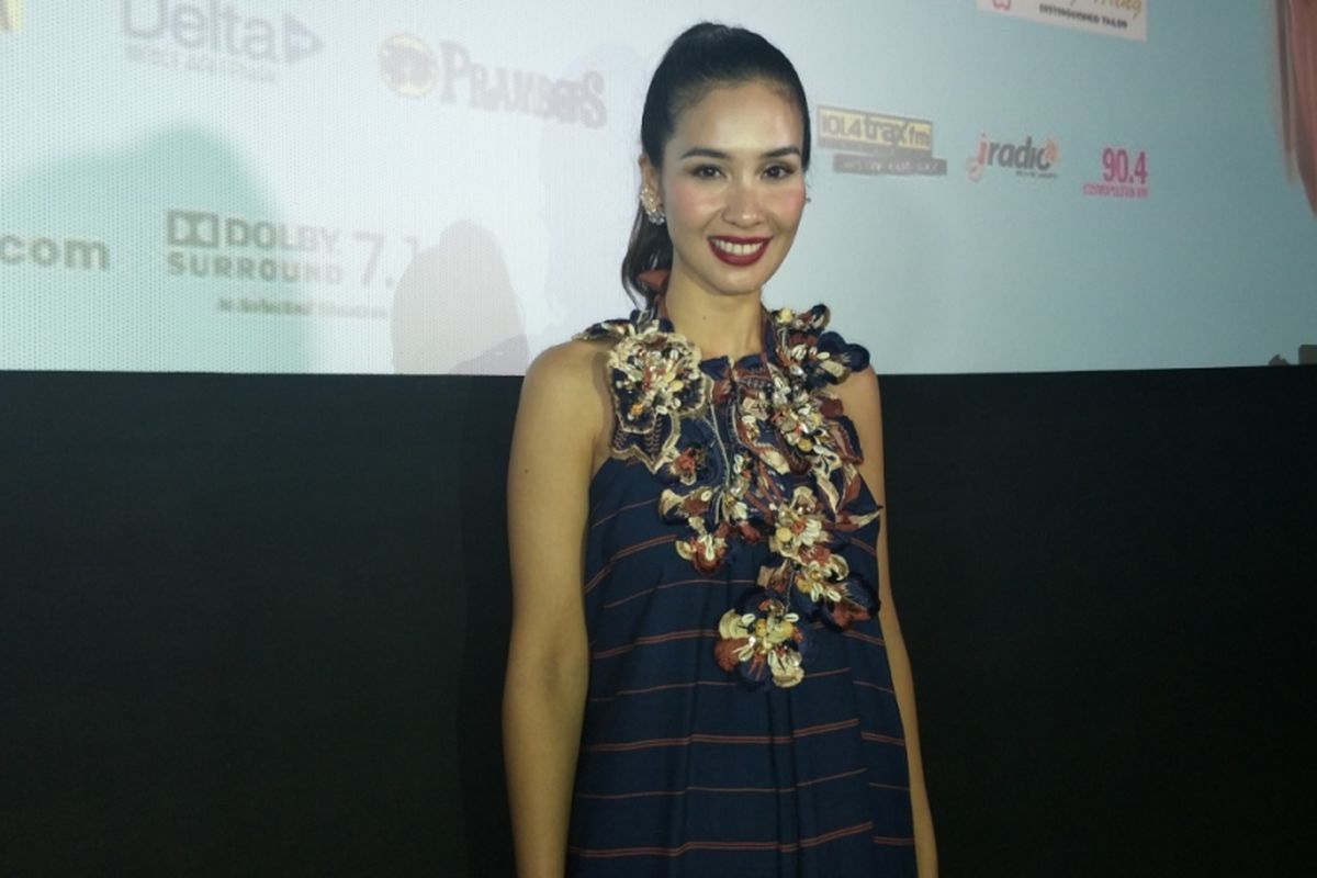 Marsha Timothy dalam gala premier film Marlina si Pembunuh dalam Empat Babak di XXI Plaza Indonesia, Jakarta Pusat, Kamis (9/11/2017) malam.