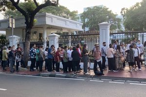 Warga Sudah Antre Hadiri 'Open House' Jokowi, Ada yang Datang sejak Subuh