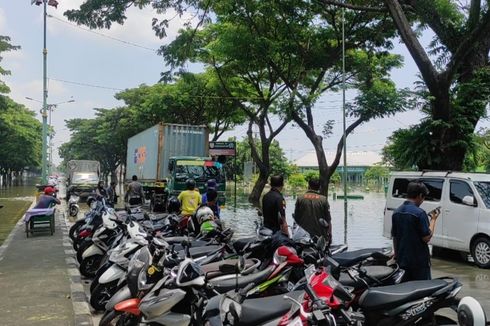 Banjir di Jalur Pantura Demak-Kudus Mulai Surut, Truk dan Bus Kucing-kucingan dengan Polisi