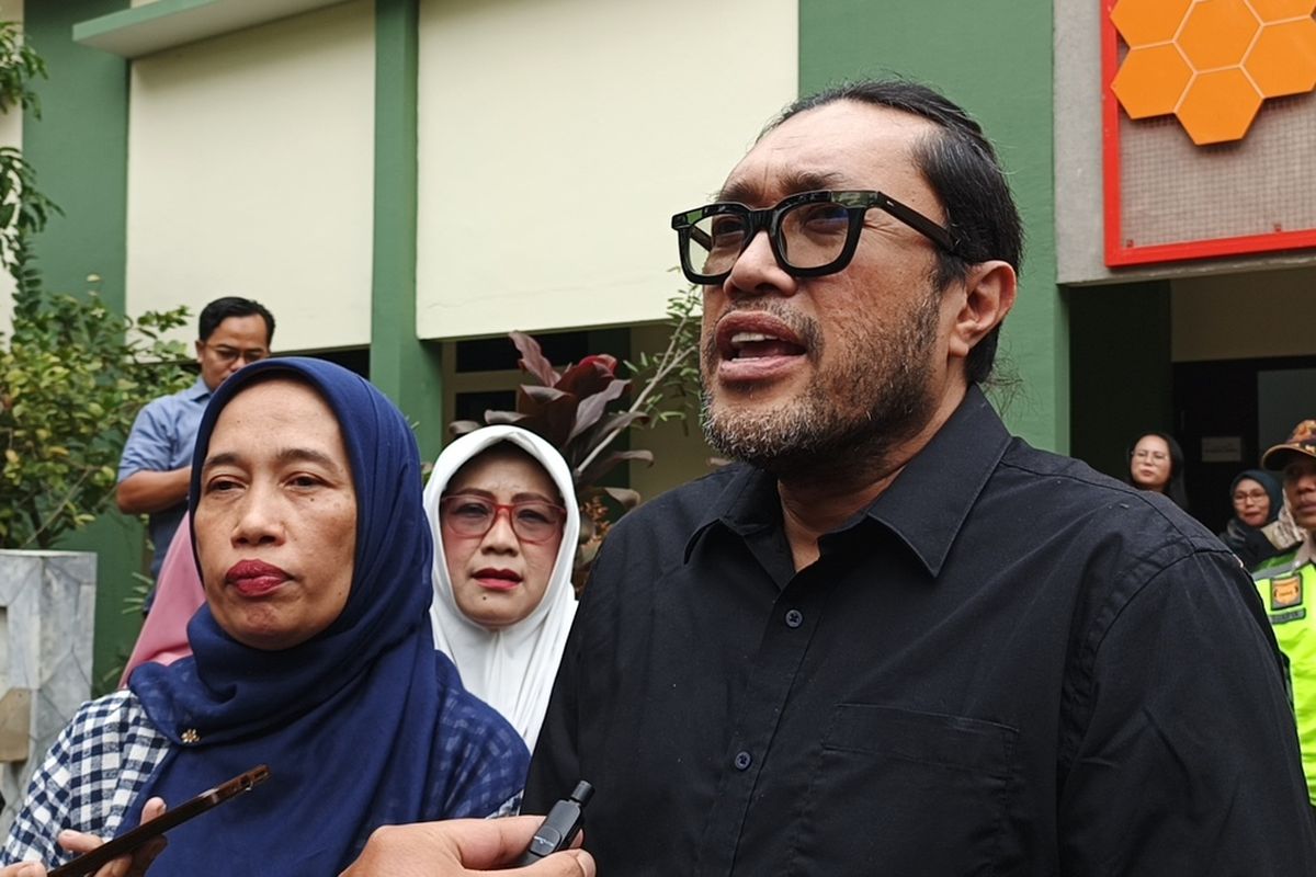 Wakil ketua DPRD Jabar, Ono Surono saat sidak ke SMK Negeri 13 Kota Bandung menindaklanjuti laporan dugaan pungutan liar (Pungli) kepada siswa, Kamis (22/5/2025).