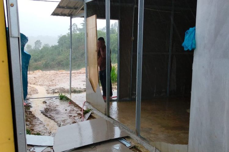 56 Huntara Rusak karena Angin Kencang Belum Diperbaiki di Aceh Utara