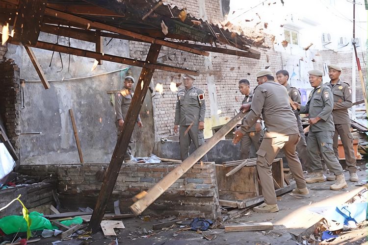 Pemkot Makassar Tertibkan Lapak Liar di Seluruh Kecamatan, Pemilik Diminta Bongkar Sendiri